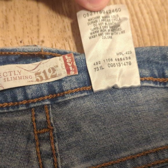 Levis 512 Womens 16M Perfectly Slimming Stretch Light Wash Jeans measures 32x31 - Picture 4 of 10